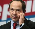 Тигипко "отдал" пост премьера Украины Азарову Тигипко "отдал" пост премьера Украины Азарову