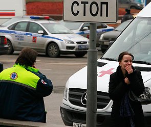 В Москве иномарка сбила людей на остановке
