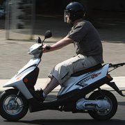 Водители скутеров будут сдавать на права Водители скутеров будут сдавать на права
