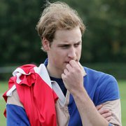 Принц Уильям сбегает от жены на остров Принц Уильям сбегает от жены на остров