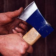 Уральский пенсионер напал с топором на депутата Уральский пенсионер напал с топором на депутата