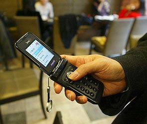 Мобильники подвели россиян из-за перевода часов