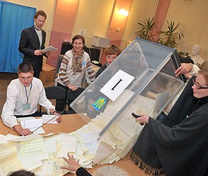 В Раду Украины проходит пять партий