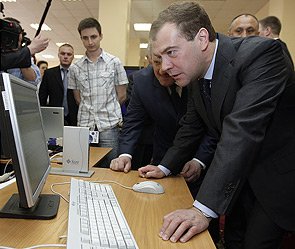 Медведев потребовал сделать интернет доступнее