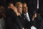 Обама «отличился» своим поведением на панихиде по Нельсону Манделе